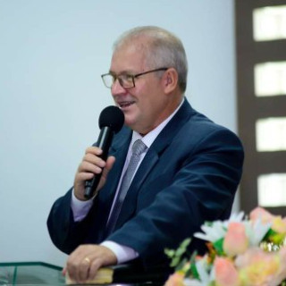 Pastor Altair Bueno
